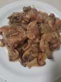 Pollo con setas en salsa