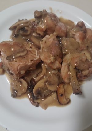 Foto principal de Pollo con setas en salsa