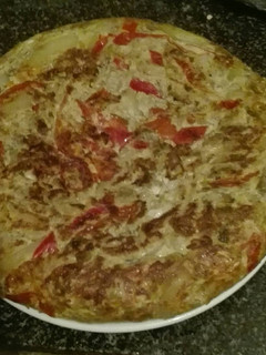 Una foto de Tortilla de verduras de la huerta al plato
