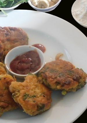 A picture of Healthy spicy Milagu vadai (vada with black pepper corns).