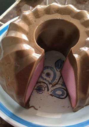 Una foto de Gelatina flotante choco-fresa