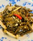 Tảo xoắn xào nấm sả ớt