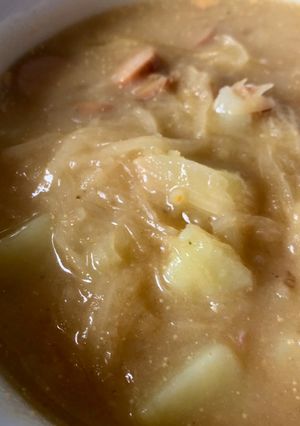 Savanyú káposztás-kolbászos-virslis leves recept fotója