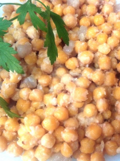 Una foto de Garbanzos fritos con tocino