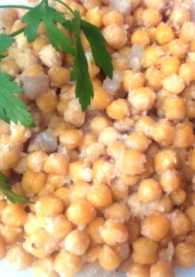 Una foto de Garbanzos fritos con tocino