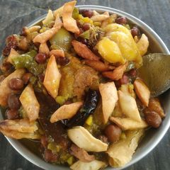 A picture of Chole Samosa Chaat.
