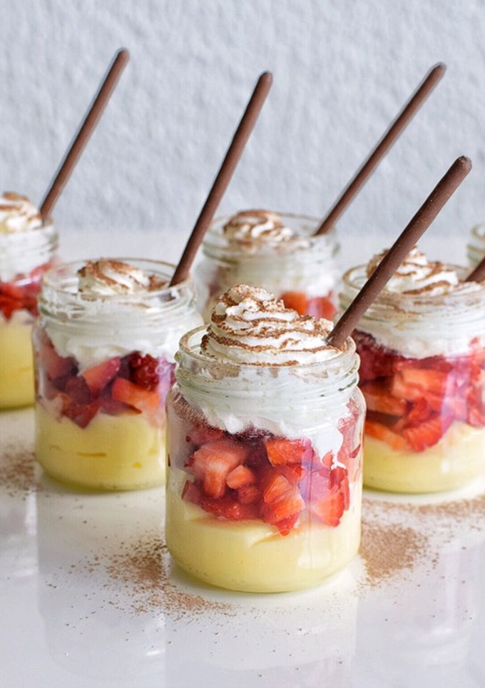 Una foto de Natillas con Fresas 🍓 y Nata | @DarixLab