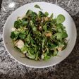 Ensalada con gorgonzola, pera y maíz