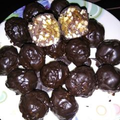 A picture of Date dry fruit chocolate ball.