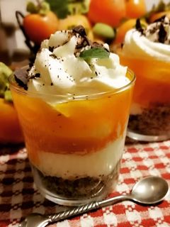 Foto di Crema di cachi, panna, mascarpone e cioccolato fondente