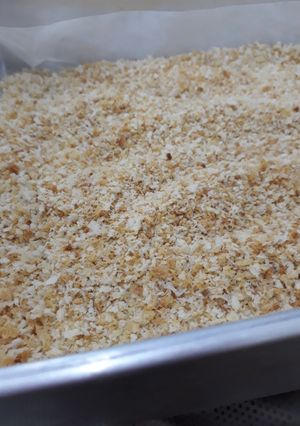 Hình của món Làm bột chiên xù (bột cà mì) từ bánh mì cũ.