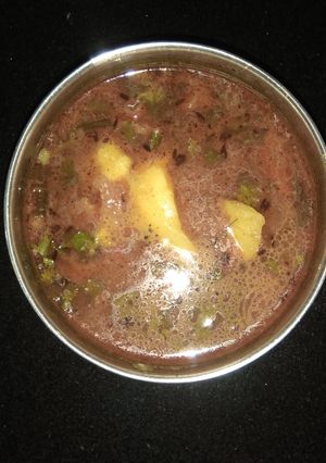 A picture of Aloo rasa.