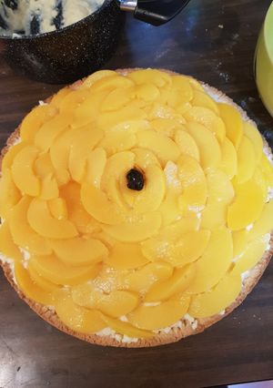 Una foto de Tarta de duraznos con crema pastelera instantánea