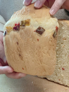 水果味的彩椒吐司麵包|過熱水蒸氣烤箱微波爐 的食譜成品照片