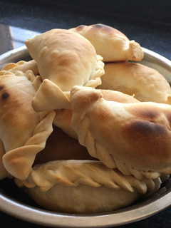 Una foto de Empanadas de pollo 🍗