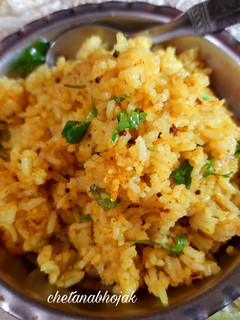 फोडणीचा भात (fodnicha bhat recipe in marathi) रेसिपी चे मुख्य फोटो