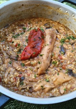 Foto principal de Arroz de pollo, setas y escalivada