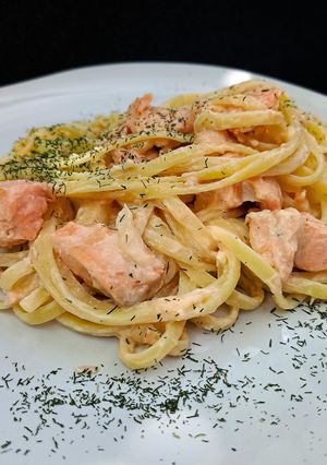 Una foto de Tallarines con salmón