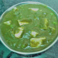 A picture of Palak Paneer.