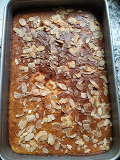 Una foto de Pastel de bonito y almendras