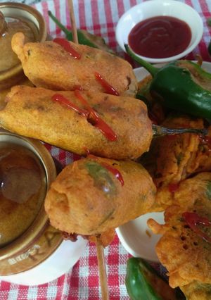 A picture of Mirchi vada.