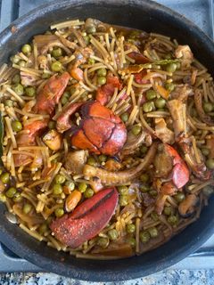 Una foto de Cassola de Fideus Amb Pop i Llamàntol (fideos a la Cazuela con Pulpo i Bogavante)