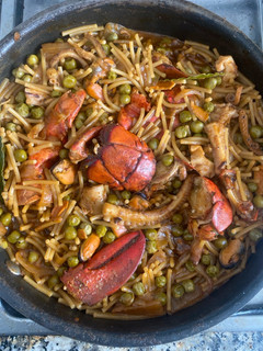 Una foto de Cassola de Fideus Amb Pop i Llamàntol (fideos a la Cazuela con Pulpo i Bogavante)