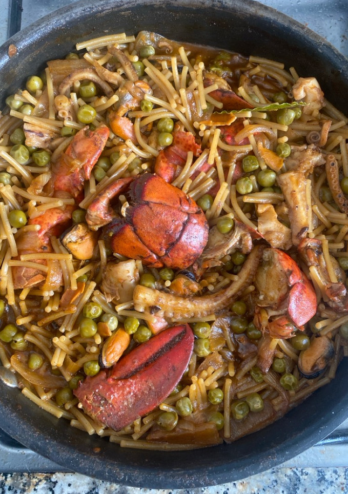 Una foto de Cassola de Fideus Amb Pop i Llamàntol (fideos a la Cazuela con Pulpo i Bogavante)
