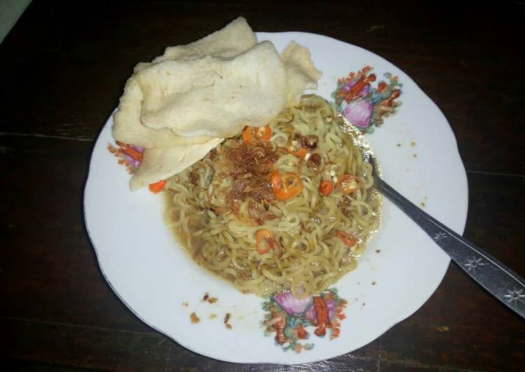 Mi goreng nyemek (cara ribet menikmati mi goreng) �?