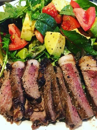 Langkah Gampang Membuat Resep  Simple Steak with fresh garden salad yang Menggugah Selera, Enak Banget