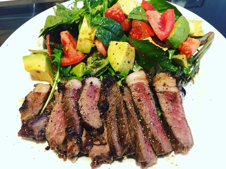 Langkah Mudah untuk Menyiapkan Resep  Simple Steak with fresh garden salad yang Enak, Lezat