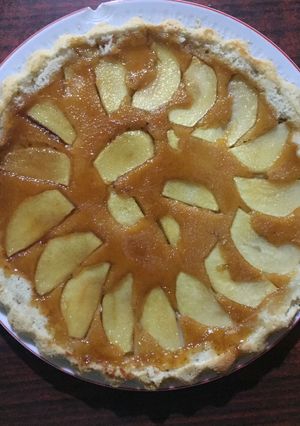 Una foto de Tarta improvisada de manzana invertida súper simple 🙌🏼