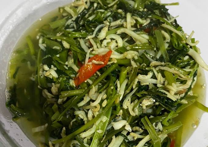 27. Tumis Kangkung Teri Medan