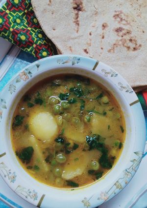 A picture of Aloo matar ka salan.