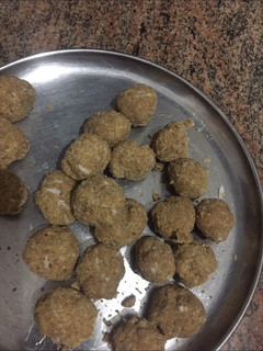 தேங்காய்ராகி மாவு கொழுக்கட்டை(coconut ragi kolukattai recipe in tamil) செய்முறை முக்கிய புகைப்படம்