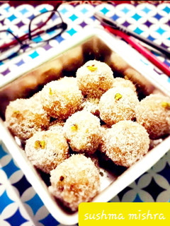नारियल लड्डू (Nariyal laddu recipe in hindi) रेसिपी मुख्य फोटो