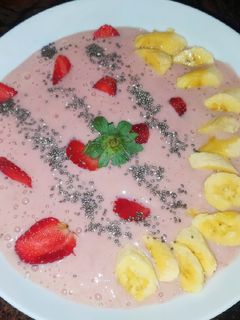 Foto resep Smoothies bowl strawberry pisang