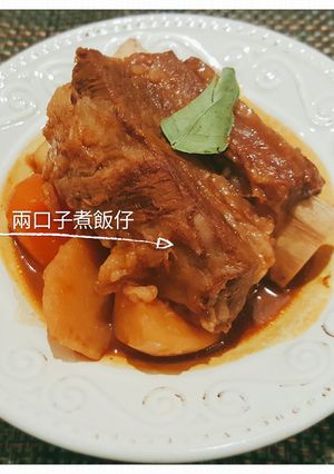 A picture of Braised Beef Ribs with Potatoes.