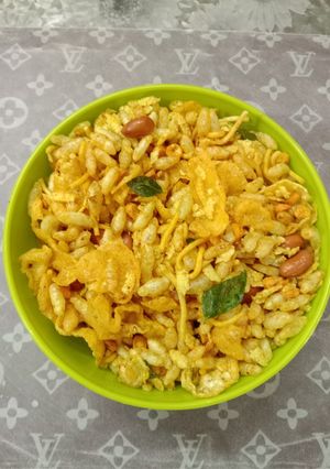 મિક્સ ચેવડો (Mix Chevdo Recipe In Gujarati) રેસીપી મુખ્ય ફોટો