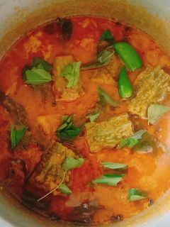 பாகற்காய் குழம்பு (bittergourd curry recipe in tamil) செய்முறை முக்கிய புகைப்படம்