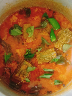 பாகற்காய் குழம்பு (bittergourd curry recipe in tamil) செய்முறை முக்கிய புகைப்படம்