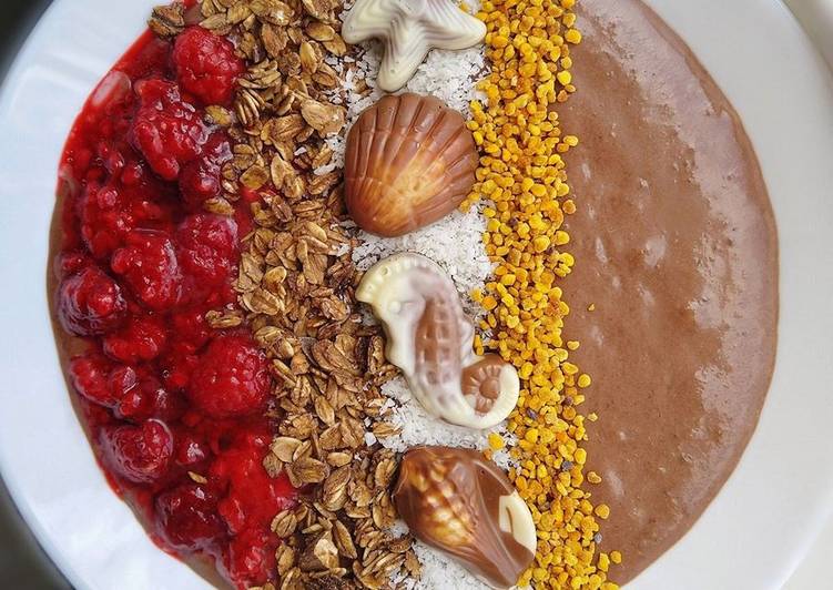 Steps to Make Super Quick Homemade Chocolate Smoothie Bowl