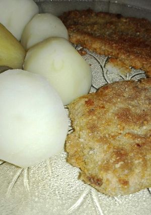 Una foto de Milanesas de filet de Merluza con verduras hervidas!!
