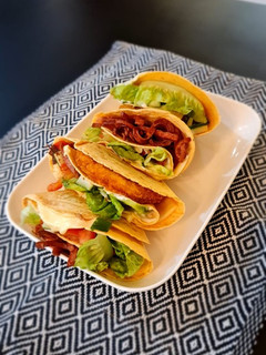 Foto resep Tortilla Wrap With Smoked Beef And Chicken Burger
