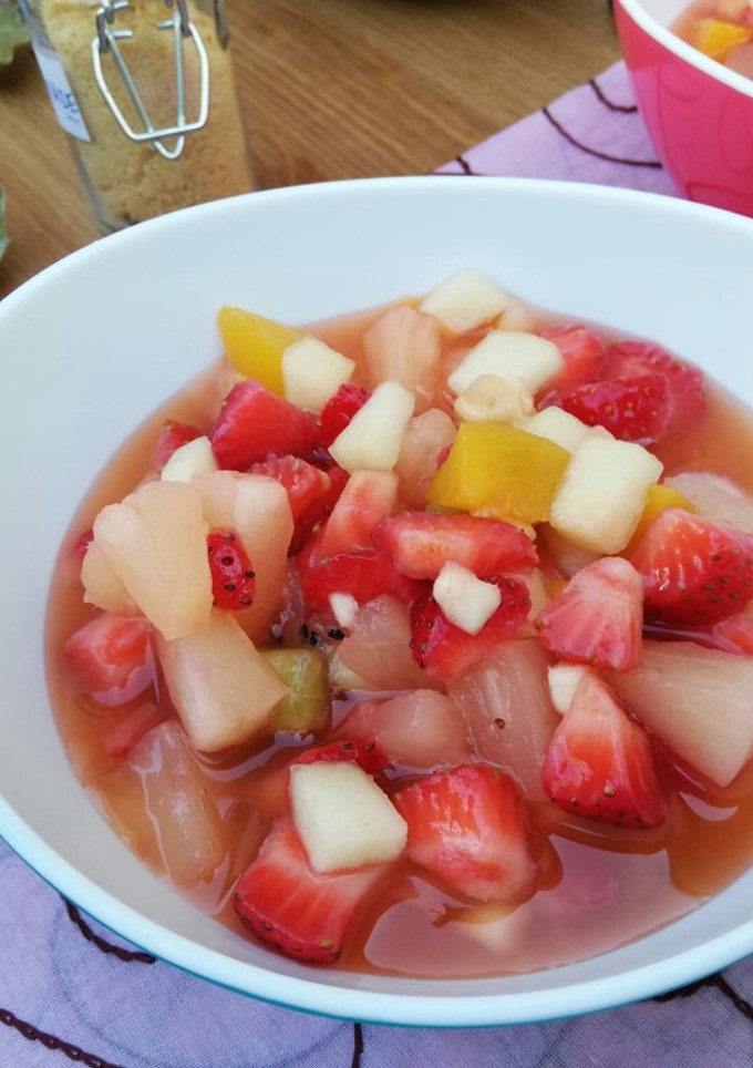 Una foto de Macedonia de frutas