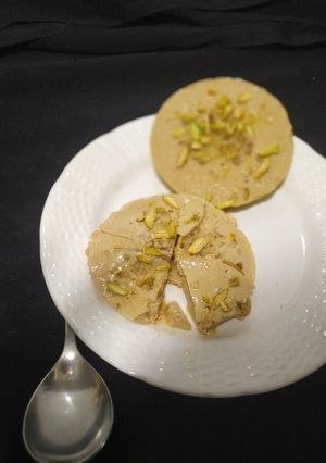 કેસર પિસ્તા ભાપાદોઈ (Kesar Pista Bhapadoi Recipe In Gujarati) રેસીપી મુખ્ય ફોટો