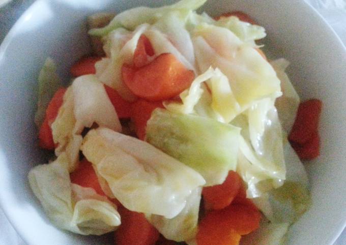 Cabbage with carrot and fish cake