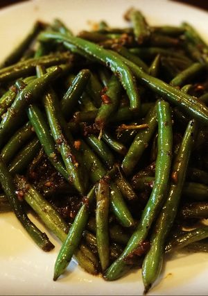 A picture of Buttery Garlic Green Beans.