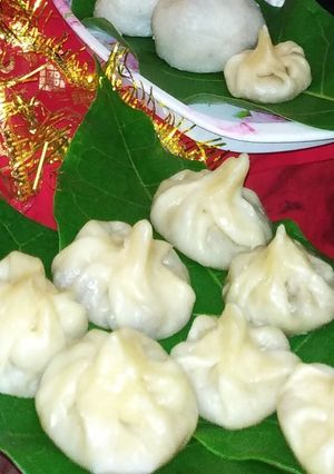 ड्राई फ्रूट्स स्टिम मोदक (dry fruits steam modak recipe in Hindi) रेसिपी मुख्य फोटो