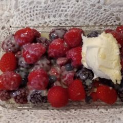 A picture of Frozen Berries with White Chocolate Sauce.